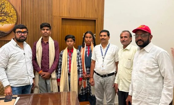 बोहनाखैरी के प्रतिभाशाली विद्यार्थियों का सांसद ने किया सम्मान