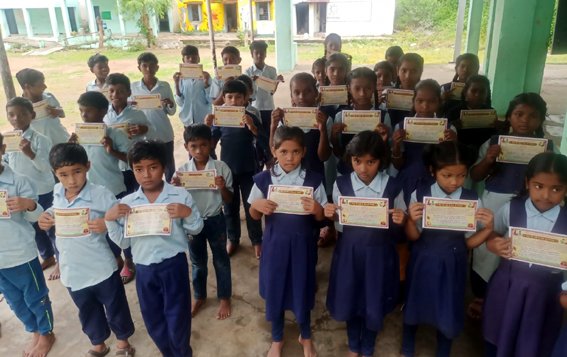 गायत्री परिवार ने विद्यार्थियों को दी नशे से दूर रहने की सीख
