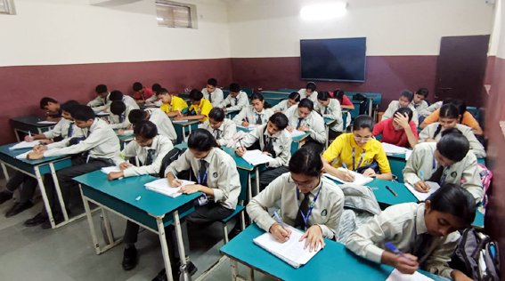 विद्याभूमि में चित्रकारों ने उकेरे देशभक्ति के रंग