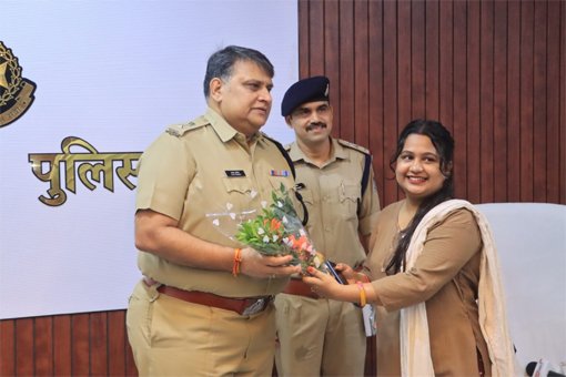 पुलिस ने 501 गुम मोबाइल लौटाए,  चेहरों पर लौटी मुस्कान