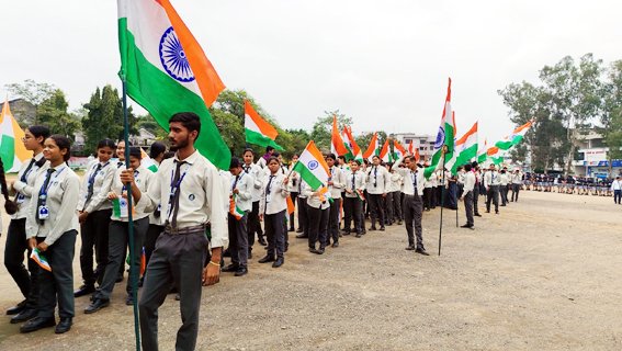 विद्या भूमि के विद्यार्थियों ने निकाली तिरंगा यात्रा