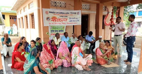 चारगांव में निकाली हरियाली यात्रा, महिलाओं ने किया पौधारोपण