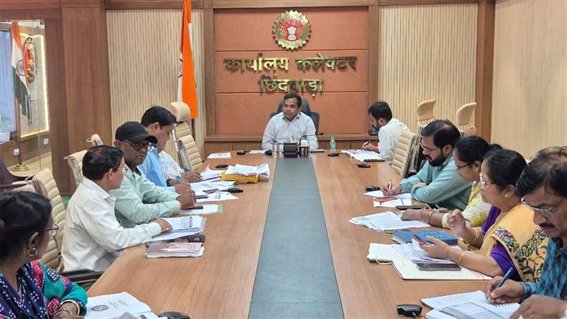 कलेक्टर श्री नारायन ने की स्वास्थ्य विभाग की समीक्षा
