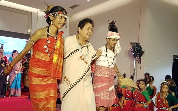 पूर्व राज्यपाल अनुसुइया उइके ने किया आदिवासी नृत्य