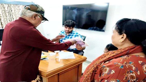 पूर्व सैनिकों एवं उनके आश्रितों को मोबाइल मेडिकल यूनिट से मिल रही स्वास्थ्य सेवाएं