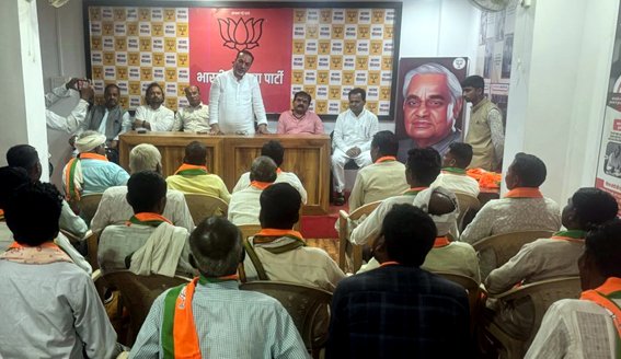 अमरवाड़ा में कांग्रेस कार्यकर्ताओं ने ली भाजपा की सदस्यता