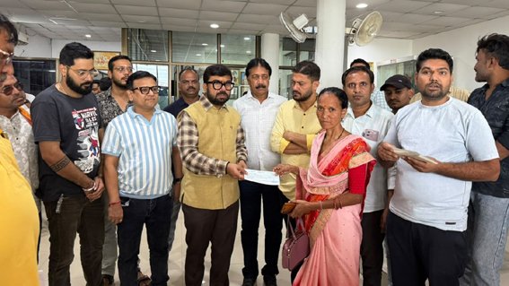 सांसद ने दी 44 परिवारों को 2 लाख 20 हजार की आर्थिक सहायता