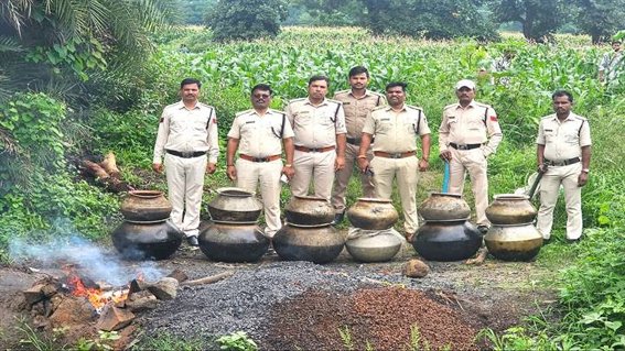 43 लीटर हाथ भट्टी शराब और लाहन बरामद