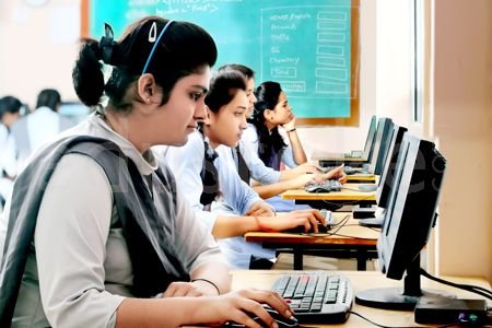 1 लाख 22 हजार विद्यार्थियों को लैपटॉप खरीदने के लिए मिलेंगे 25-25 हजार रुपये