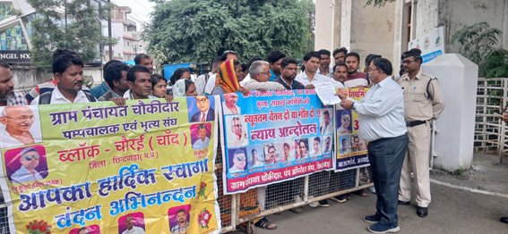 अस्थाई पंचायत चौकीदार, पंप आपरेटर एवं अंशकालीन कर्मचारियों ने दिया ज्ञापन