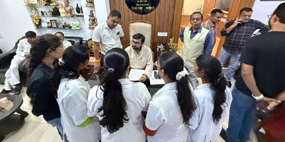 कार्यालय में सांसद बंटी विवेक साहू ने सुनी लोगों की समस्याएं 