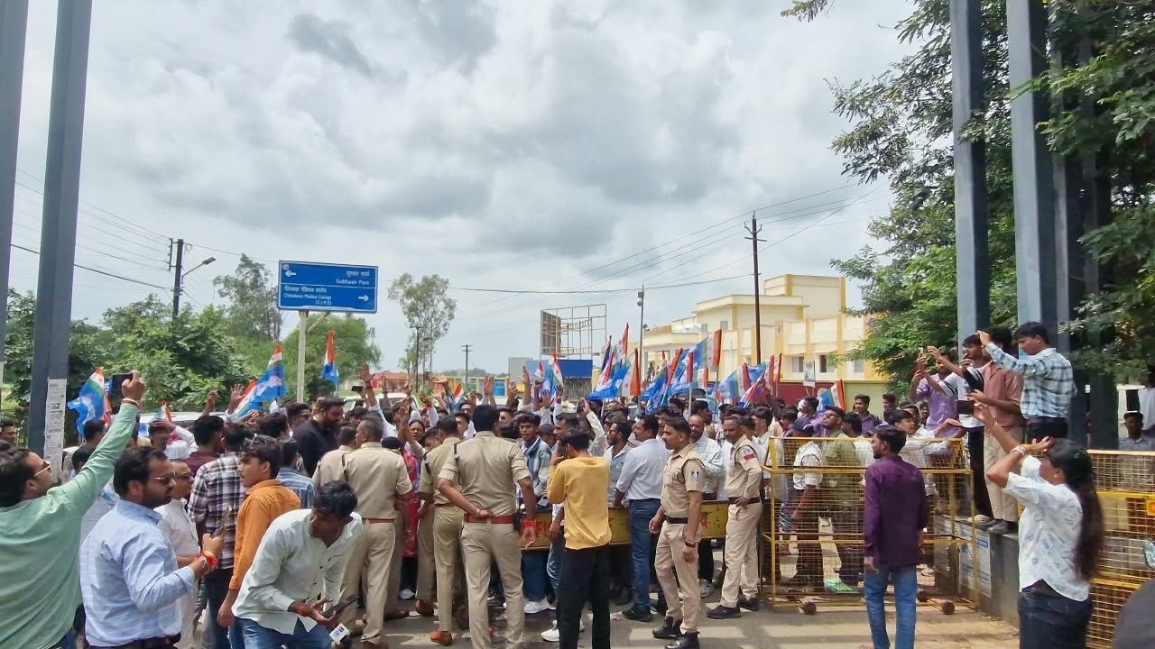 पीजी कॉलेज परिसर बना अखाड़ा, विद्यार्थी परिषद और एनएसयूआई आमने-सामने