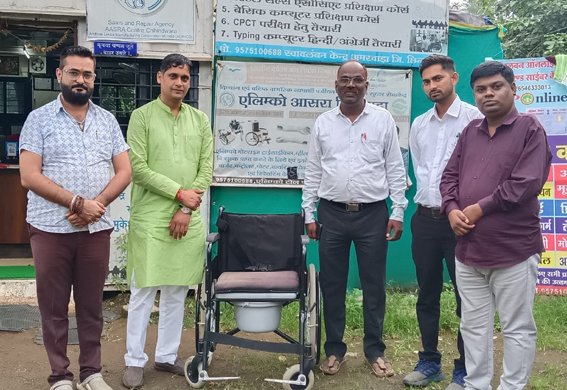 आसरा बना लकवा ग्रसित राजू का सहारा, दिलाई कमोड व्हीलचेयर