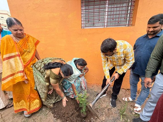 सांसद बंटी विवेक साहू ने वार्ड क्रमांक 32 में किया जनसंवाद 
