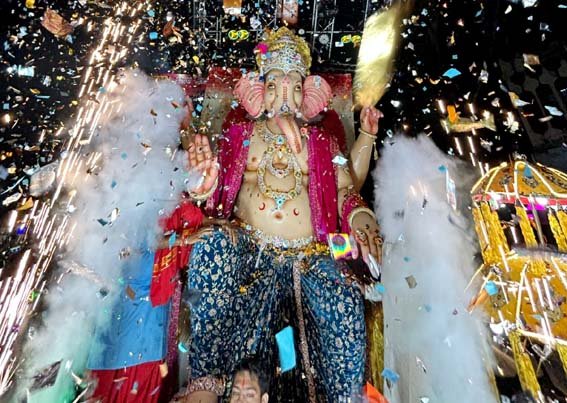 छिंदवाड़ा के महाराजा का भव्य आगमन देखने उमड़ा जनसैलाब