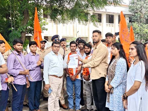अभाविप ने छात्रसंघ चुनाव शीघ्र कराने की सरकार से मांग, दिया ज्ञापन