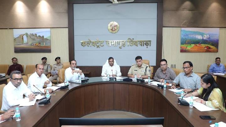 सेवा संकल्प अभियान : जनप्रतिनिधियों एवं अधिकारियों की बैठक