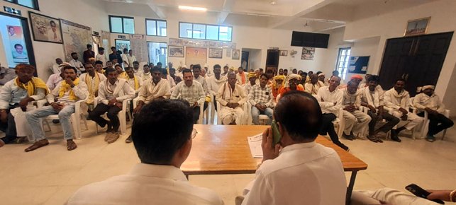 तामिया के किसानों ने कांग्रेस कार्यालय पहुंचकर बताई समस्या