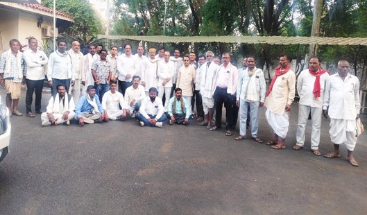 बटकाखापा व धनोरा में जिला कांग्रेस अध्यक्ष ने ली बैठक