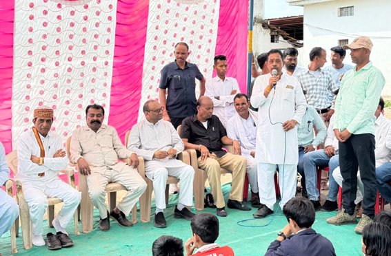 मोहखेड़ ब्लॉक कांग्रेस ने शिकारपुर में मनाई गांधी व शास्त्री जयंती