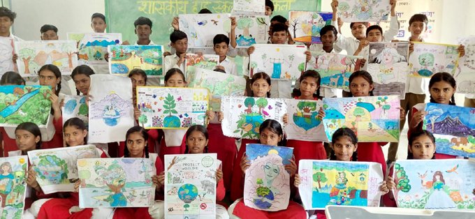 हाई स्कूल पिंडरई कलां में चित्रों के माध्यम से वन्य प्राणी बचाने दिया संदेश