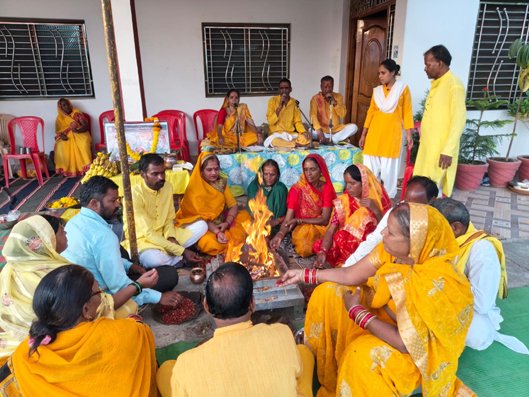 गायत्री परिवार के सहयोग से कुंडालीकला में 50 परिजनों ने किया सामूहिक तर्पण