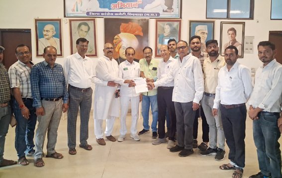 यूनाइटेड फोरम फॉर पावर इंप्लाईज एवं इंजीनियर्स ने कमलनाथ के नाम सौंपा ज्ञापन
