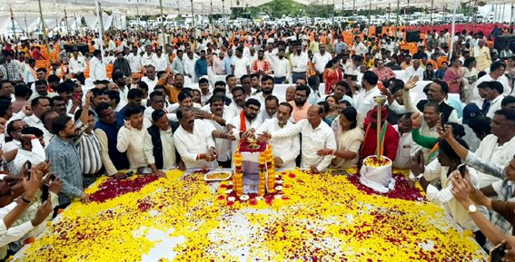 दशहरा मैदान में सेवा संकल्प यात्रा कार्यक्रम में युवक ने किया हंगामा