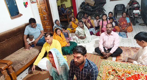 रोहना कला में गायत्री परिवार का घर-घर जन-जागृति अभियान