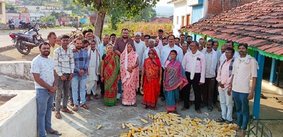धनोरा के झिरना गांव में कांग्रेस नेताओं ने की बैठक