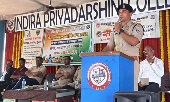विद्यार्थियों को साइबर अपराधों से बचाव और सड़क सुरक्षा की दी जानकारी