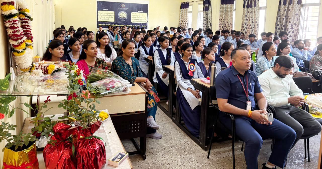 विद्यार्थियों से नवाचार अपनाने और रोजगार सृजक बनने किया आह्वान
