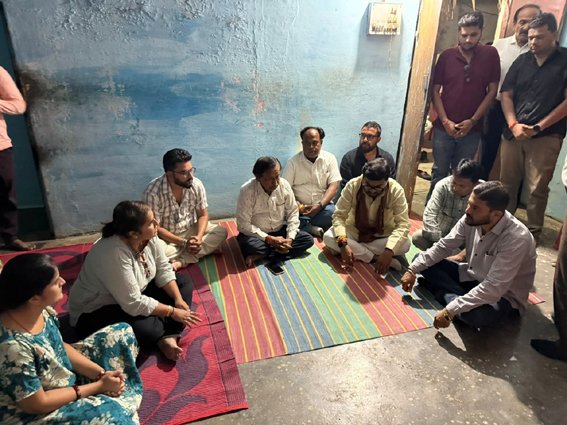 नगरवासियों के दुखी परिवारों से मिले सांसद बंटी साहू