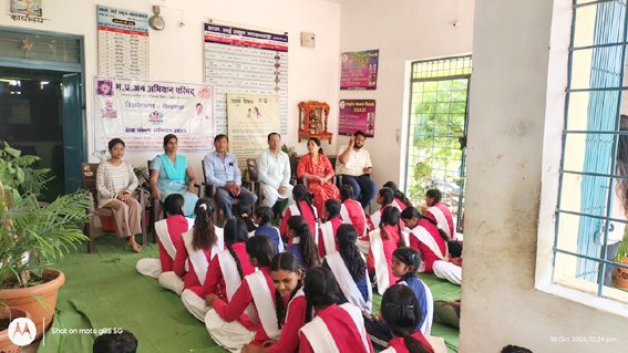 विद्यार्थियों को दिए तनाव प्रबंधन और स्वस्थ जीवनशैली के टिप्स