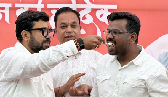 महापौर विक्रम अहके को जन्मदिन पर  सांसद ने दी बधाई