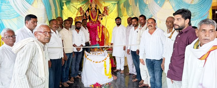 शारदीय नवरात्रि पर मां दुर्गा के मंदिरों और दरबारों में पहुंचे सांसद बंटी विवेक साहू