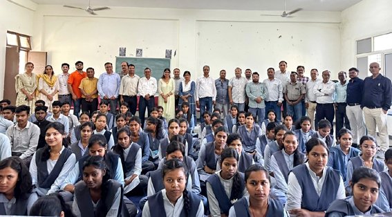 विद्यार्थियों एवं स्टाफ को तनावमुक्त रहने और मानसिक शांति के बताए उपाय