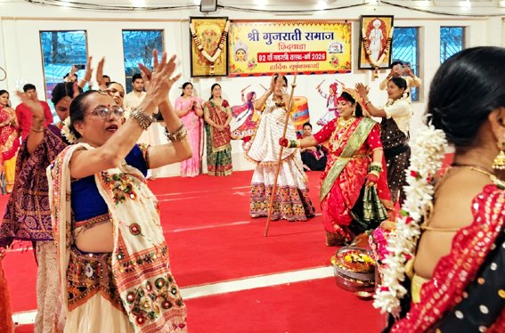 असली गरबा देखना हो तो पहुंचे गुजराती समाज भवन