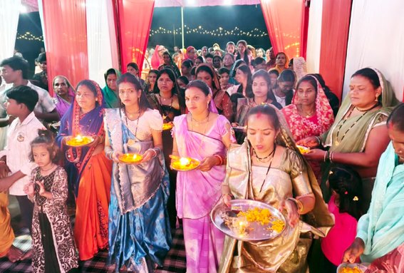 गायत्री परिवर का इंदिरा आवास कॉलोनी में विराट सद्भाव दीपयज्ञ सम्पन्न