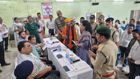 जन विश्वास अभियान अंतर्गत तामिया पहुंचे कलेक्टर