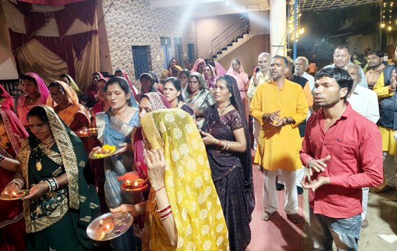 पठरा दीप महायज्ञ में श्रद्धा और आस्था से ग्रामीणों ने लिया संकल्प