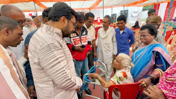 इकलहरा में लगा 35 वां निःशुल्क स्वास्थ्य शिविर, 426 मरीजों का परीक्षण