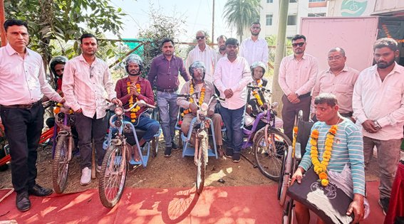 आसरा स्वावलंबन केंद्र ने दिव्यांगजनों को बांटे कृत्रिम उपकरण व प्रमाण पत्र