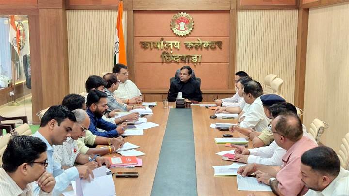ऑटो स्टैंडों को अतिक्रमण मुक्त करने एवं वाहनों की जांच के निर्देश